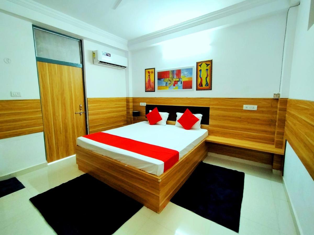 Hotel Parth Sitapur Muafi Esterno foto