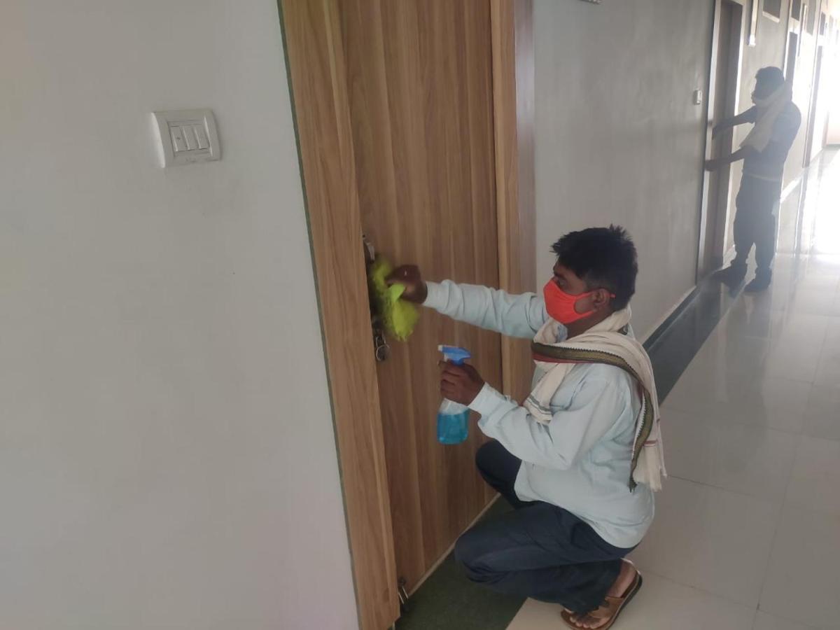 Hotel Parth Sitapur Muafi Esterno foto